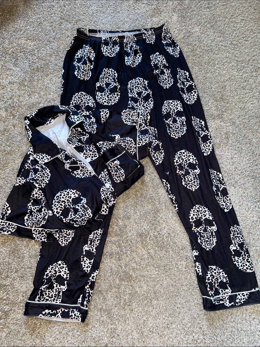 SHEIN Black and White Leopard Skull Pajama Set